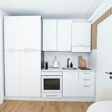 Bright Tiny Studio - Shared Pool & Sauna - Free Parking - Air Condition Muralto Exterior foto